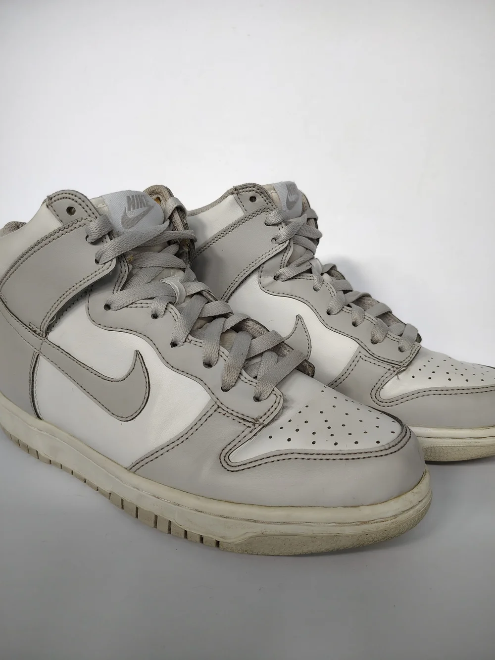Nike Youth 7 High-Top Sneakers in Light Gray and White